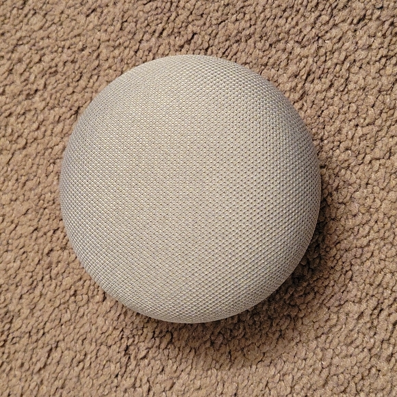 Google Home Mini - Picture 2 of 4